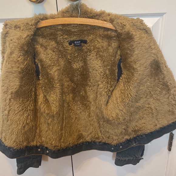 Vintage GAP women’s faux fur lined denim Jean jacket, size small - Picture 3 of 8